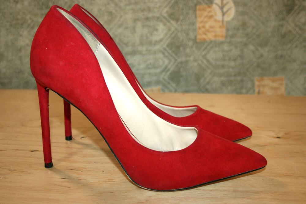 Rouge Red Faux Suede Pumps 11 M